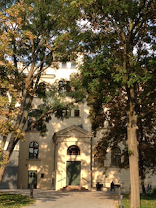 Eingang des Instituts für Romanistik (Foto: Anke Auch)